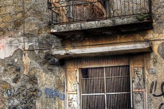 31 - UOMO SUL BALCONE