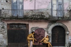 54 - AMOREGGIANDO SOTTO CASA